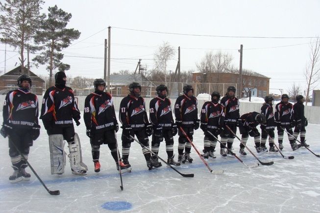 В турнире по хоккею встретились команды Пугачевского и Перелюбского районов