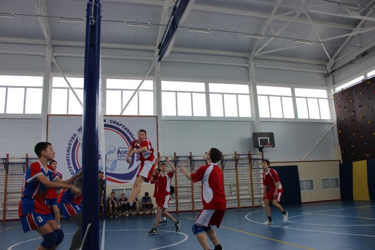 В Пугачеве соревновались волейболисты