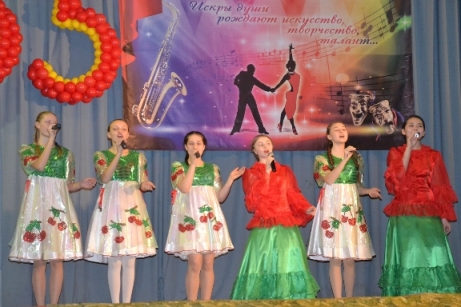 В Пугачевском районе продолжается смотр Парада достижений народного творчества «Огней так много золотых…»
