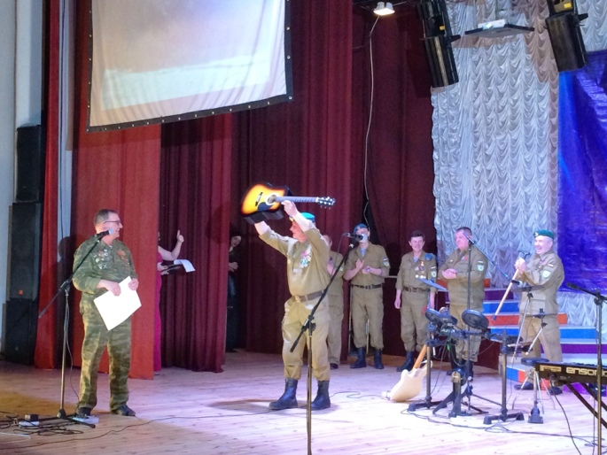 Пугачевские ветераны – защитники государственной границы посетили места Воинской Славы Крыма
