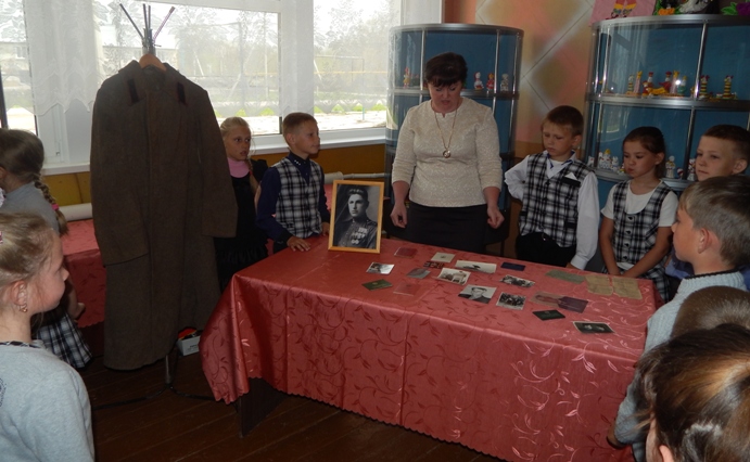 Школьники Пугачевского района побывали на экскурсии в музее Боевой и Трудовой славы