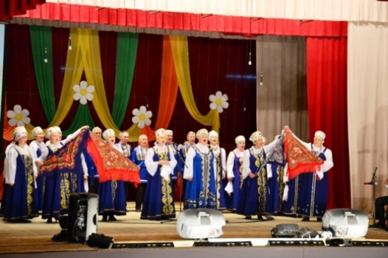 Хор «Ветеран» подарил пугачевцам праздник песни