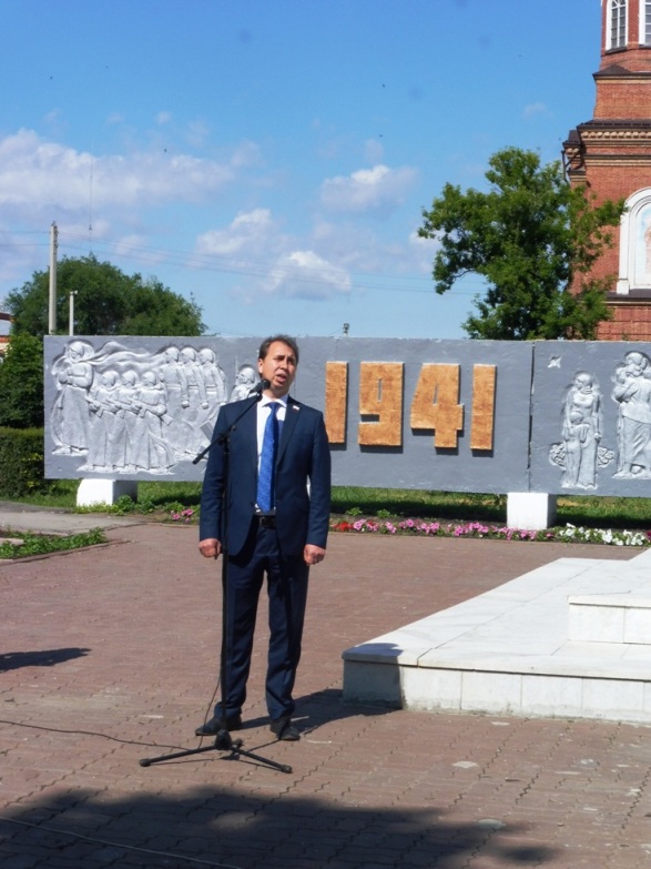 Пугачевцы почтили память защитников Отечества