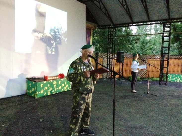 В Пугачеве проведена акция «Не гаснет памяти свеча»