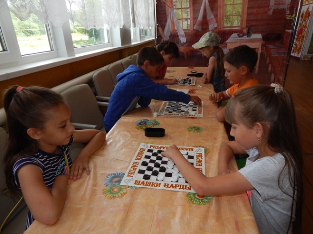 Школьники п. Солянский приняли участие в турнире по шашкам