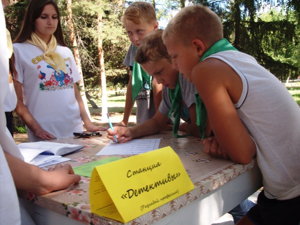 Школьники Пугачевского района приняли участие в квест - игре  «В мире профессий»