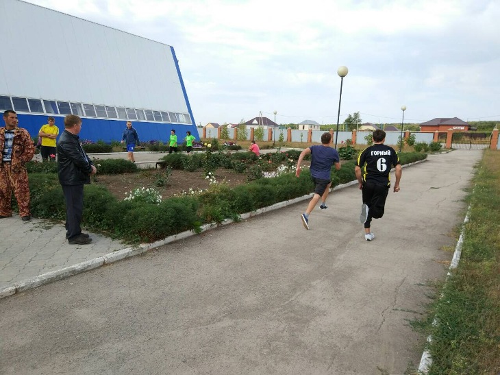 Служащие пугачевской администрации – лидеры в зональных соревнованиях Спартакиады муниципальных служащих 