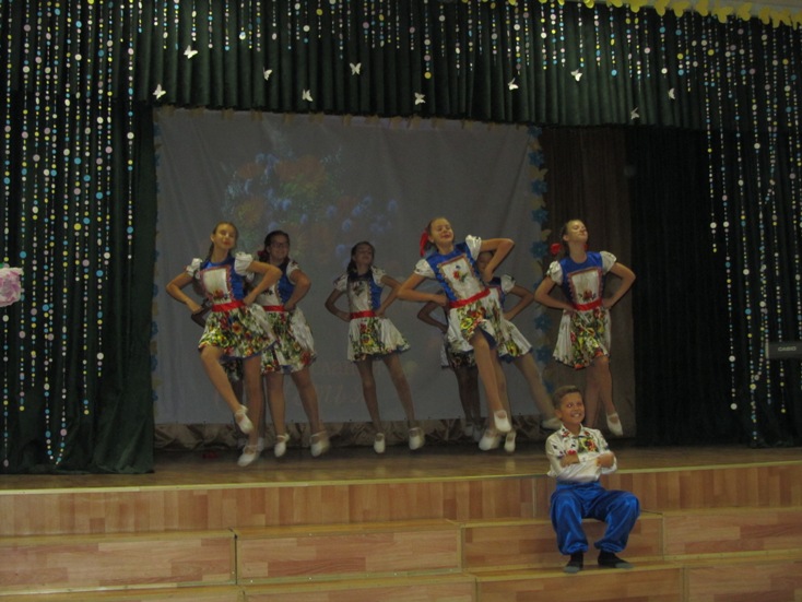  В МОУ «СОШ № 14 города Пугачёва имени П.А. Столыпина» состоялся праздничный концерт, посвящённый Дню пожилого человека