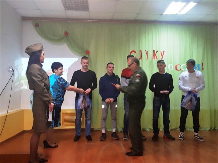 Пугачевские юноши будут служить в рядах Российской Армии