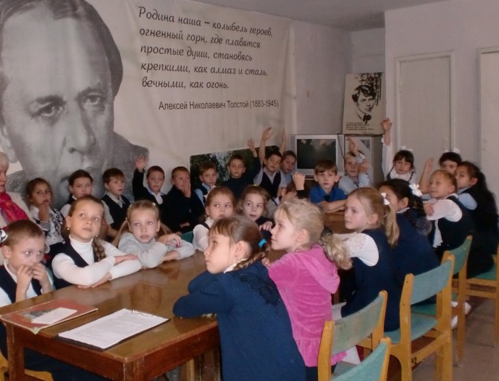 Пугачевские второклассники побывали на экскурсии в библиотеке