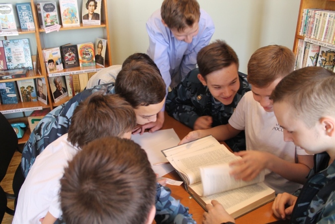 Пугачевские школьники учатся ориентироваться в книжном море