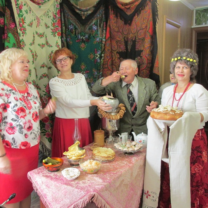 В Пугачевской МО общества слепых  состоялось мероприятие,  посвященное Дню пожилого человека «Нам года не беда» 