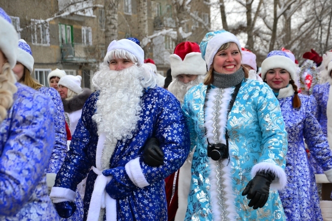 Cказочное шествие Дедов Морозов и Снегурочек