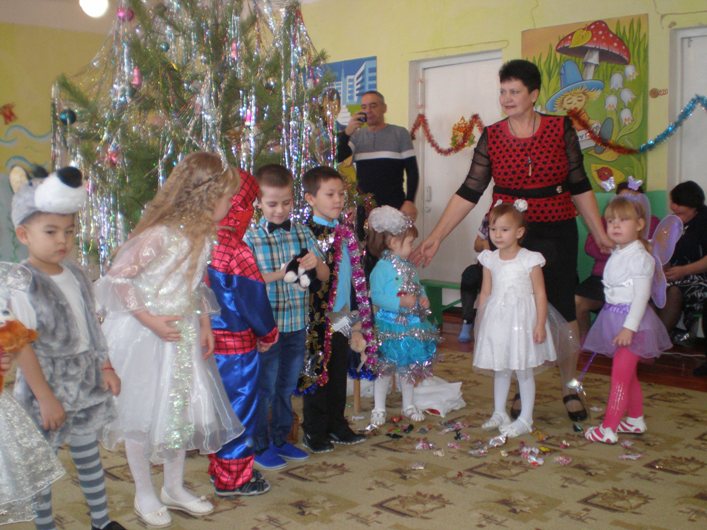 Дошколят села Жестянка поздравили с Новым годом