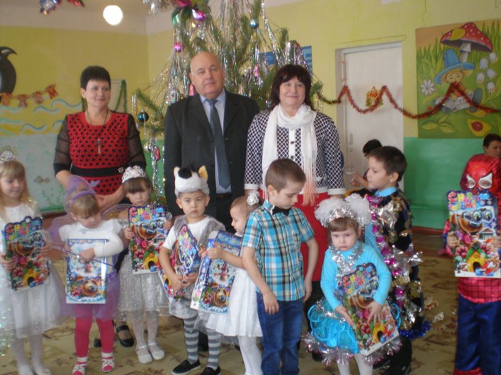Дошколят села Жестянка поздравили с Новым годом