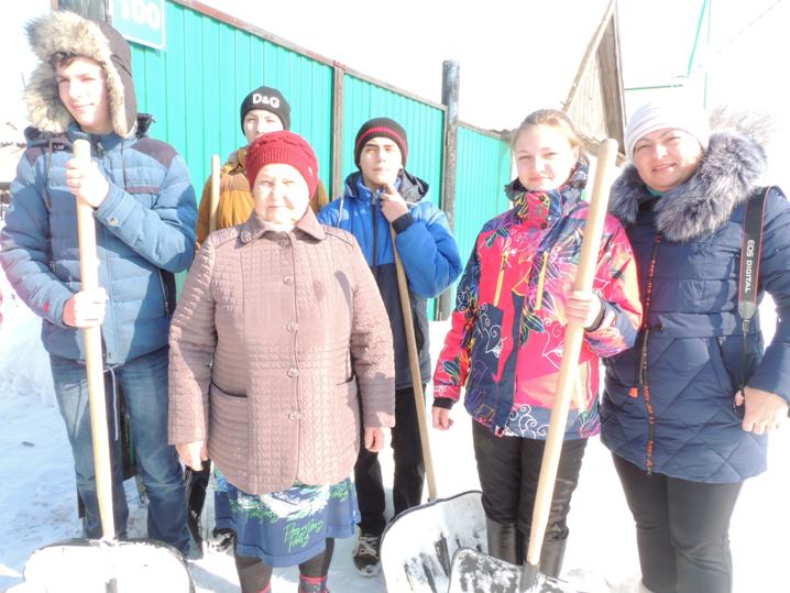 В Давыдовке волонтеры помогают пенсионерам