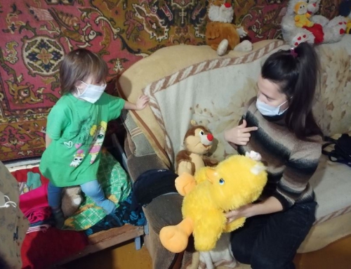 Психолог КЦСОН Пугачевского района проводит индивидуальную работу с детьми из семей, находящихся в социально опасном положении
