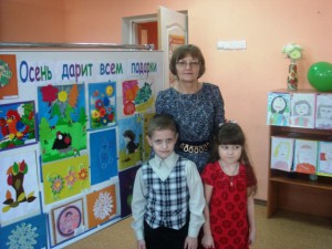 В ГАУ СО «ЦСЗН Пугачевского района» дети сделали мамам открытки к празднику