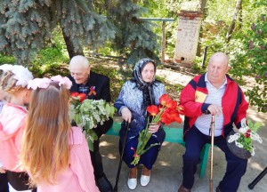 Жители п. Солянский  почтили минутой молчания память погибших односельчан