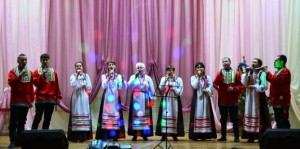 Пугачевские артисты поздравили сельских тружеников Ивантеевского района