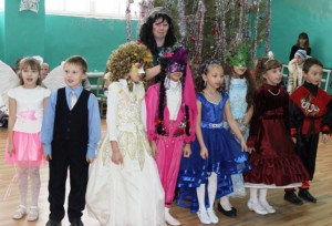 Школьники с.Рахмановка приняли участие в параде карнавальных костюмов