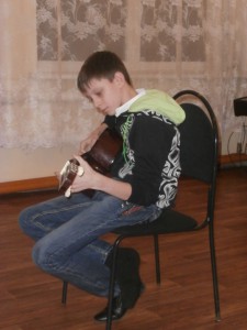 Юные гитаристы пригласили пугачевцев на творческий вечер